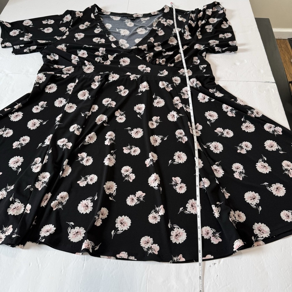 Torrid Black Pink Floral Studio Knit‎ Flutter Sleeve Stretch Dress Size 4X - Picture 10 of 11
